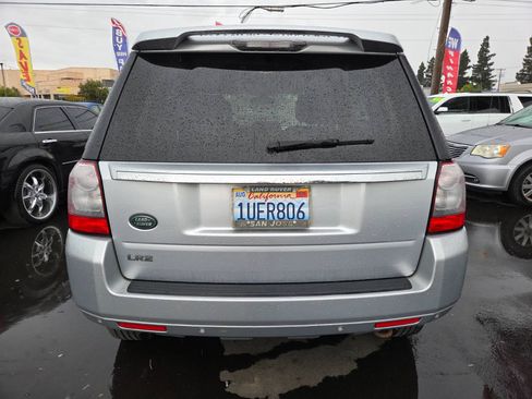 Used 2012 Land Rover LR2 HSE AWD/4WD image 3