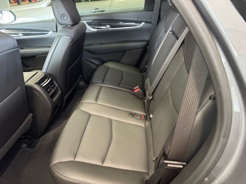 Used 2022 Cadillac XT5 Premium Luxury w/ Technology Package AWD/4WD image 11