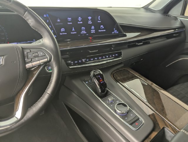 Used 2023 Cadillac Escalade Sport Platinum w/ LPO, ONYX Package AWD/4WD image 17