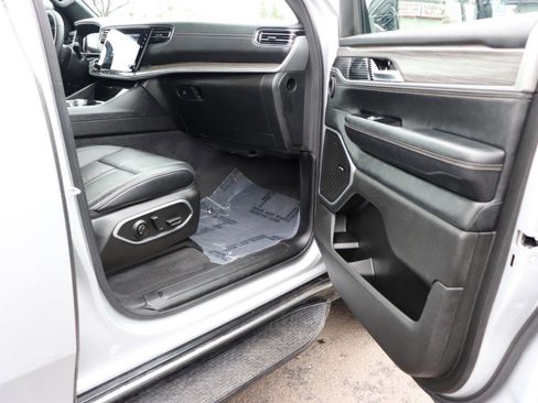 Used 2024 Jeep Wagoneer Series II image 17