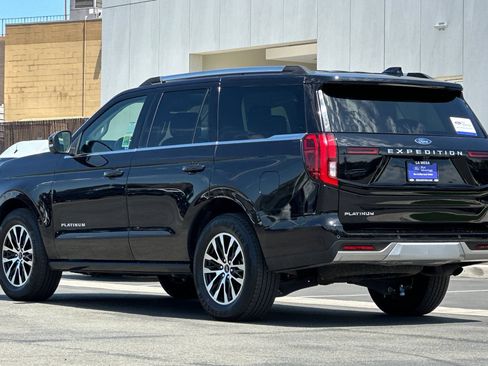 Certified 2025 Ford Expedition Platinum AWD/4WD image 5