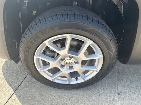 Used 2022 Jeep Renegade Latitude image 4