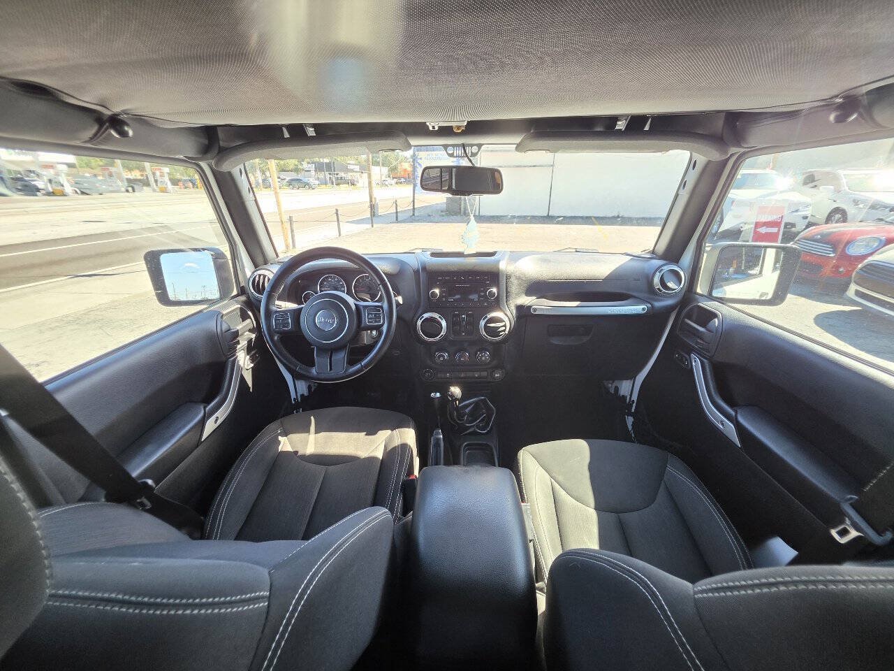 Used 2016 Jeep Wrangler Unlimited Sahara w/ Connectivity Group AWD/4WD image 19