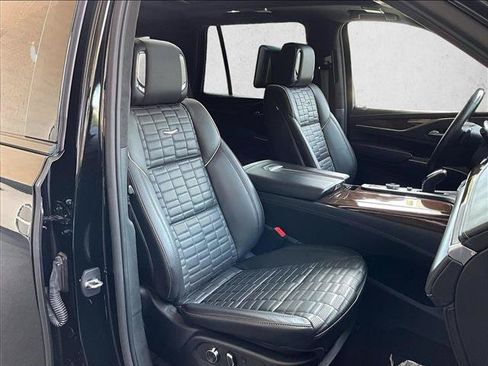 Used 2023 Cadillac Escalade Sport Platinum w/ LPO, ONYX Package AWD/4WD image 9