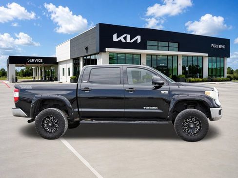 Used 2015 Toyota Tundra SR5 w/ SR5 Upgrade Package AWD/4WD image 4