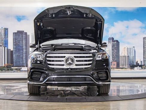 Used 2026 Mercedes-Benz GLS 450 4MATIC image 4