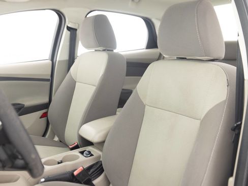 Used 2013 Ford Focus SE FWD image 24