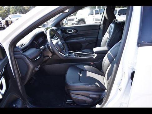 New 2025 Jeep Compass Latitude w/ Altitude Special Edition image 14