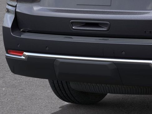 New 2026 Chevrolet Suburban LT image 38