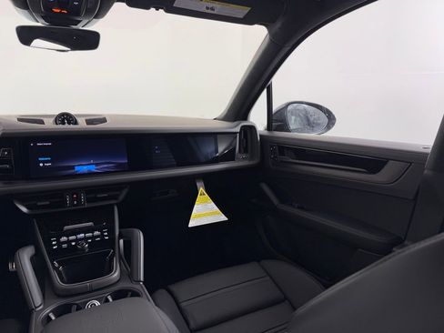New 2026 Porsche Cayenne GTS image 18