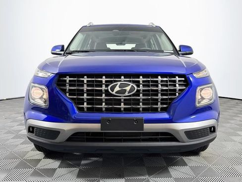 Certified 2025 Hyundai Venue SEL FWD image 11