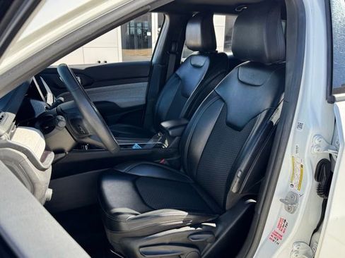 Used 2023 Jeep Compass Latitude image 28