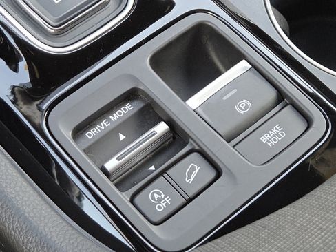 Used 2025 Honda Pilot Sport image 31