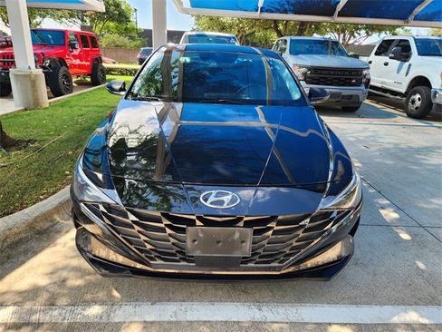 Used 2022 Hyundai Elantra Limited FWD image 2