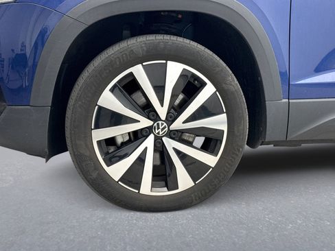 Used 2023 Volkswagen Taos SE w/ Panoramic Sunroof Package image 12