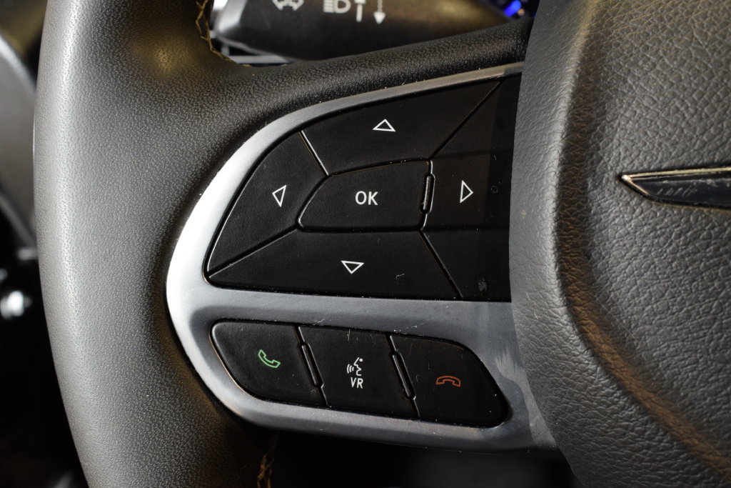 Used 2025 Chrysler Pacifica Select FWD image 19