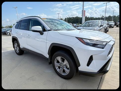 Used 2025 Toyota RAV4 XLE w/ Convenience Package FWD image 4