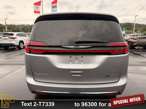 Used 2021 Chrysler Pacifica Touring-L image 6