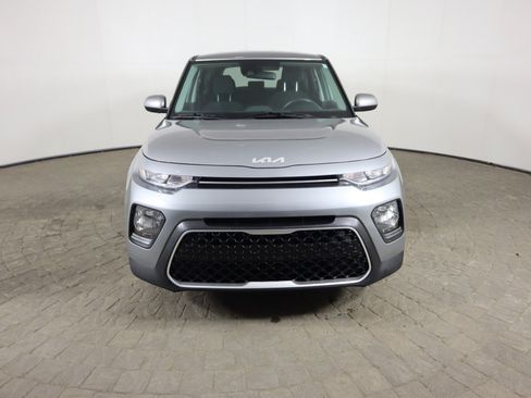 Used 2022 Kia Soul LX w/ Technology Package FWD image 2