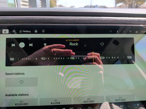 Used 2023 Rivian R1T Adventure image 22