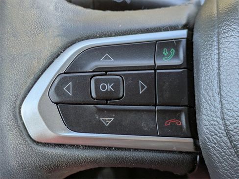 Used 2025 Jeep Compass Latitude image 25