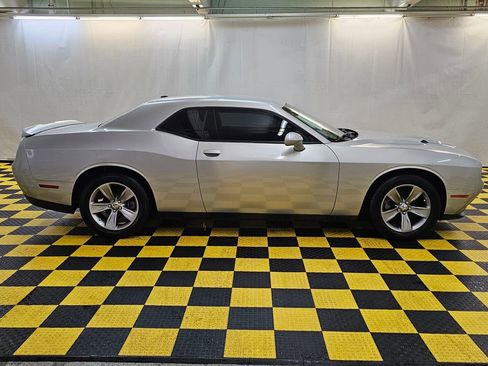 Used 2020 Dodge Challenger SXT w/ Driver Convenience Group image 2