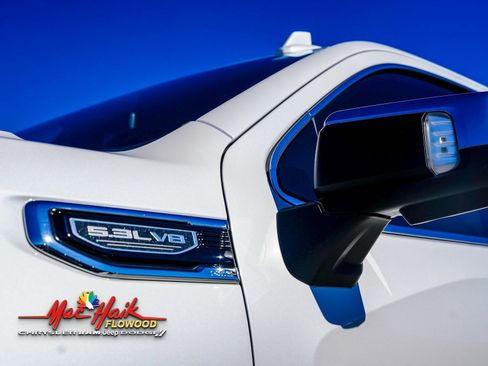 Used 2022 GMC Sierra 1500 SLT w/ SLT Convenience Package image 3