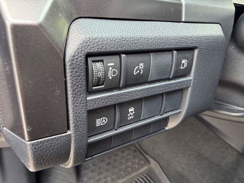 Used 2025 Toyota 4Runner SR5 AWD/4WD image 23