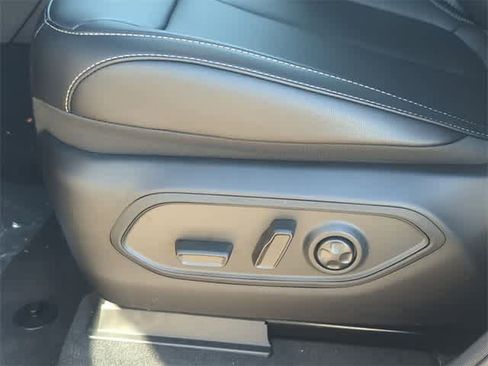 New 2025 Jeep Grand Cherokee Limited image 17