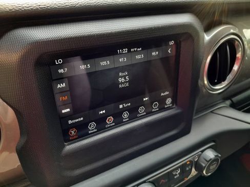 Used 2018 Jeep Wrangler Unlimited Sahara w/ Cold Weather Group AWD/4WD image 21