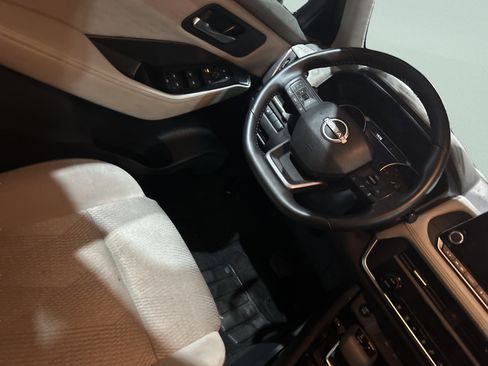 Used 2025 Nissan Rogue SV image 20