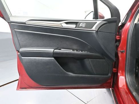 Used 2017 Ford Fusion SE w/ Fusion SE Technology Package image 18