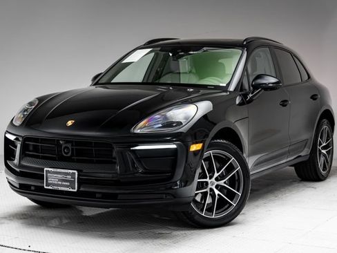 Certified 2026 Porsche Macan AWD/4WD image 1