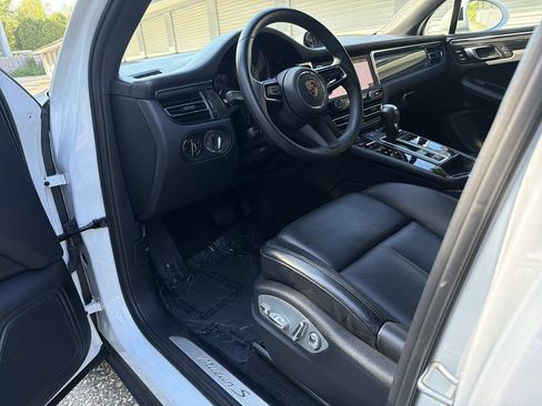 Used 2023 Porsche Macan S AWD/4WD image 4