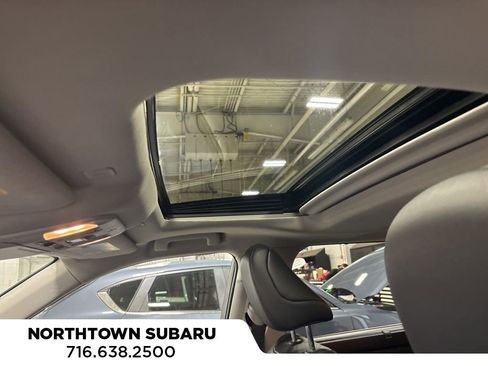 Used 2023 Toyota Highlander L image 31