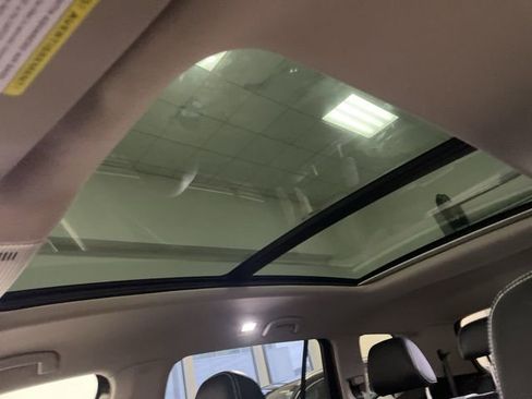 Certified 2025 Volkswagen Atlas SE image 14