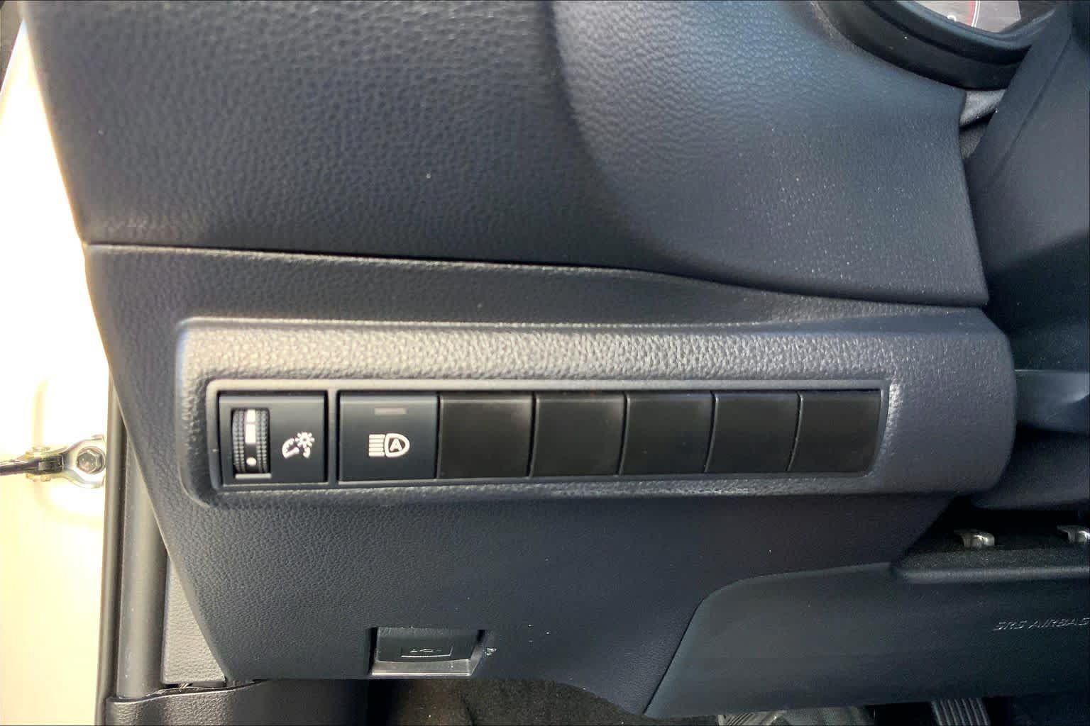 Used 2025 Toyota Corolla LE FWD image 33