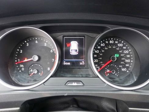 Used 2018 Volkswagen Tiguan S image 15