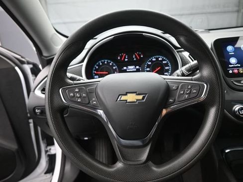 Used 2023 Chevrolet Malibu LT FWD image 32