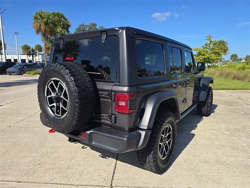 Used 2024 Jeep Wrangler Unlimited Rubicon image 4