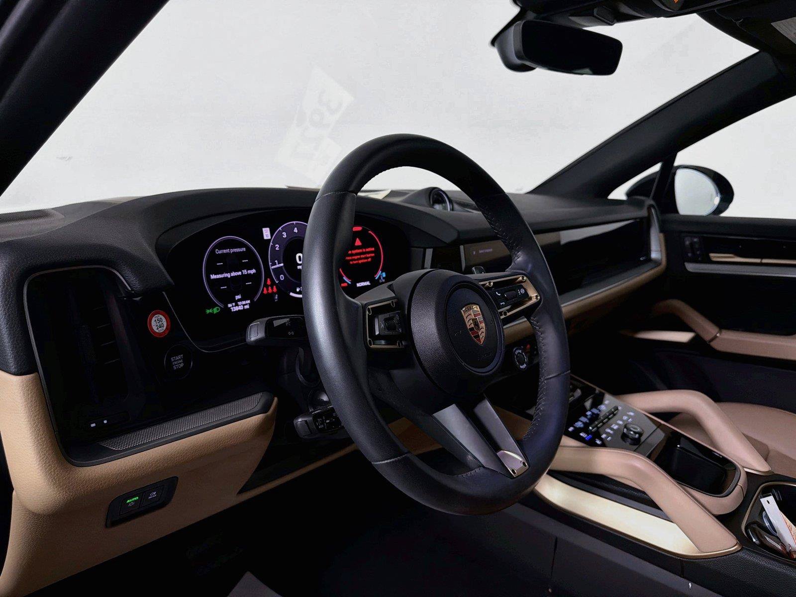 Certified 2025 Porsche Cayenne Coupe AWD/4WD image 4