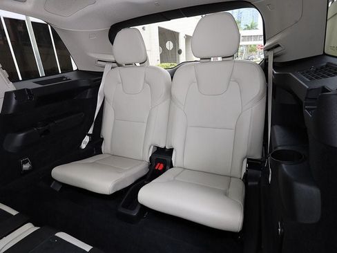 Used 2018 Volvo XC90 T6 Momentum w/ Convenience Package AWD/4WD image 33