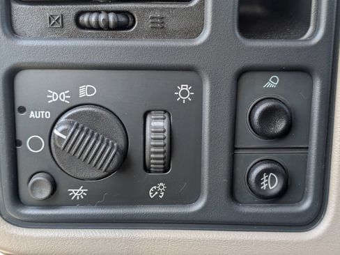 Used 2003 Chevrolet Avalanche 2WD image 24