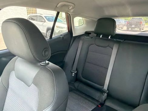 Used 2025 Chevrolet Trax LT FWD image 53
