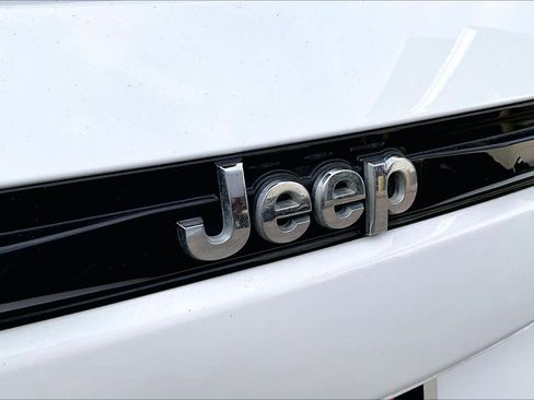 Used 2023 Jeep Grand Cherokee Limited RWD image 30