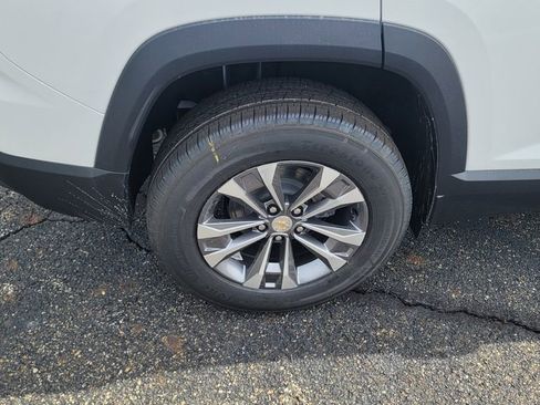New 2026 Chevrolet Equinox LT w/ Convenience Package II FWD image 13
