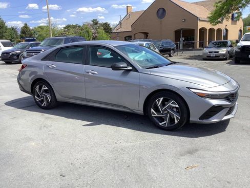 Used 2025 Hyundai Elantra Sport FWD image 7