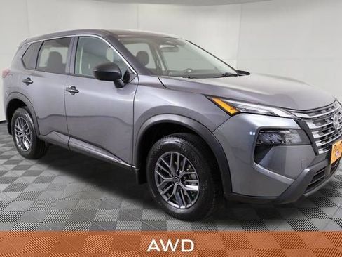 Used 2025 Nissan Rogue S image 4