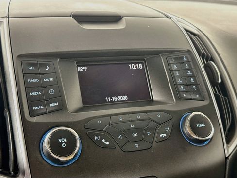Used 2017 Ford Edge SE FWD image 16