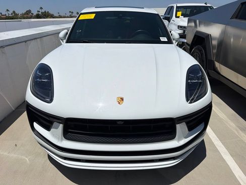 Used 2022 Porsche Macan AWD/4WD image 1